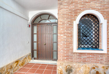 Stylish south west facing, three-bedroom semi detached townhouse located in Riviera del Sol