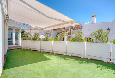 Stylish south west facing, three-bedroom semi detached townhouse located in Riviera del Sol
