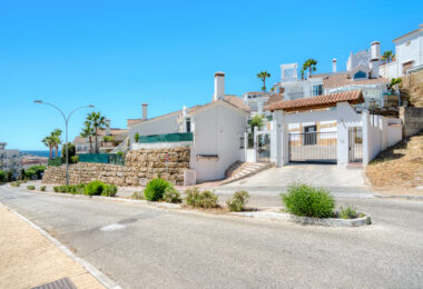 Stylish south west facing, three-bedroom semi detached townhouse located in Riviera del Sol
