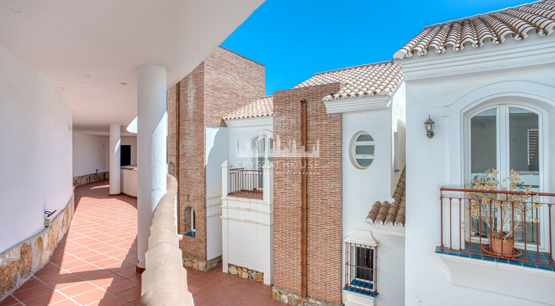 Stylish south west facing, three-bedroom semi detached townhouse located in Riviera del Sol