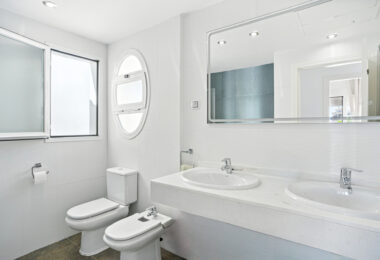 Stylish south west facing, three-bedroom semi detached townhouse located in Riviera del Sol
