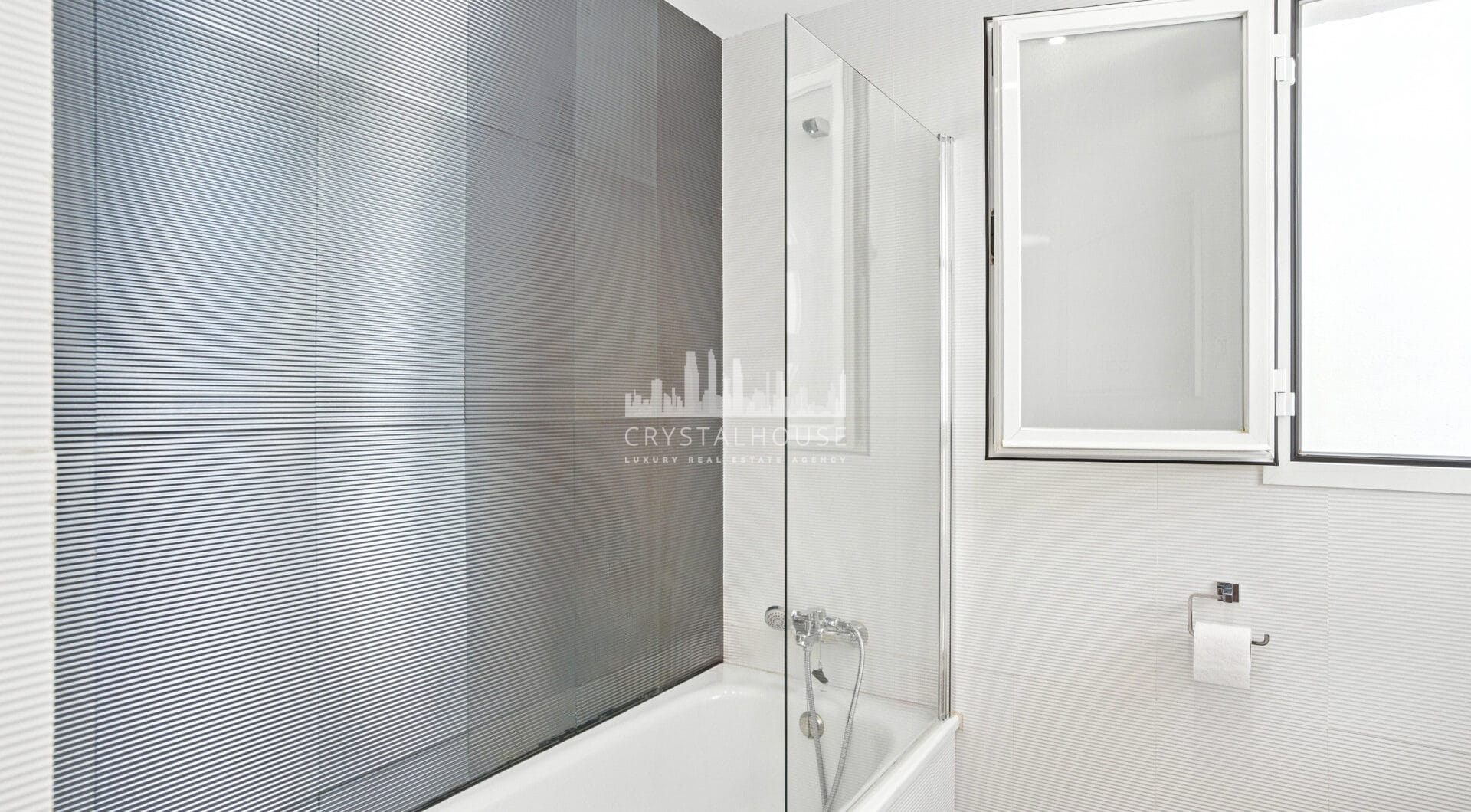 Stylish south west facing, three-bedroom semi detached townhouse located in Riviera del Sol
