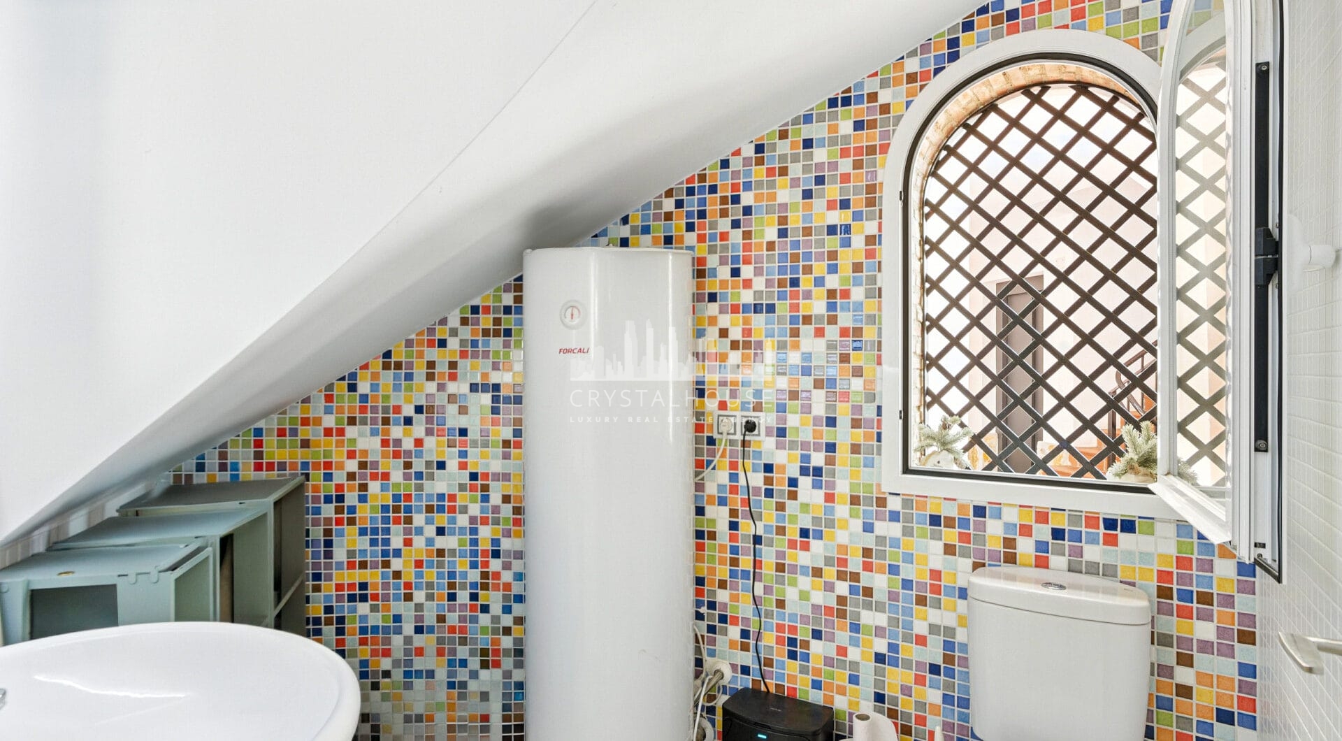 Stylish south west facing, three-bedroom semi detached townhouse located in Riviera del Sol
