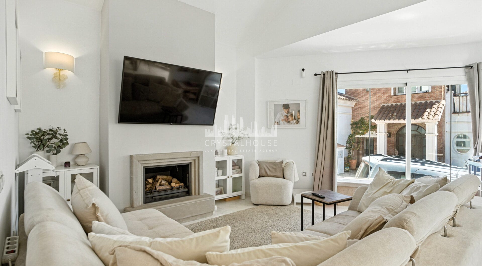 Stylish south west facing, three-bedroom semi detached townhouse located in Riviera del Sol