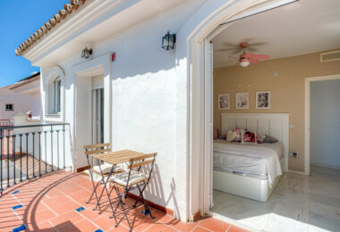 Stylish south west facing, three-bedroom semi detached townhouse located in Riviera del Sol