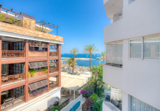Exclusive Beachfront Two-Bedroom South-Facing Apartment with Sea Views in La Herradura, Marbella