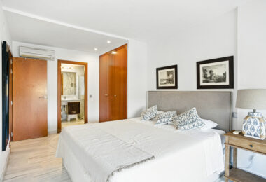 Charming east facing, three bedroom duplex penthouse located in the gated community Parque Botanico, Estepona