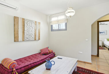 Spacious seven-bedroom, south facing villa with sea views, located in the fantastic area of Estepona