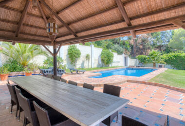 Spacious seven-bedroom, south facing villa with sea views, located in the fantastic area of Estepona
