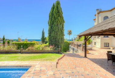 Spacious seven-bedroom, south facing villa with sea views, located in the fantastic area of Estepona