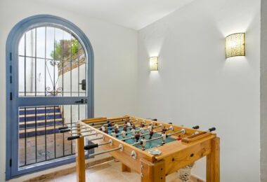 Spacious seven-bedroom, south facing villa with sea views, located in the fantastic area of Estepona