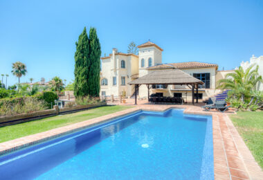 Spacious seven-bedroom, south facing villa with sea views, located in the fantastic area of Estepona