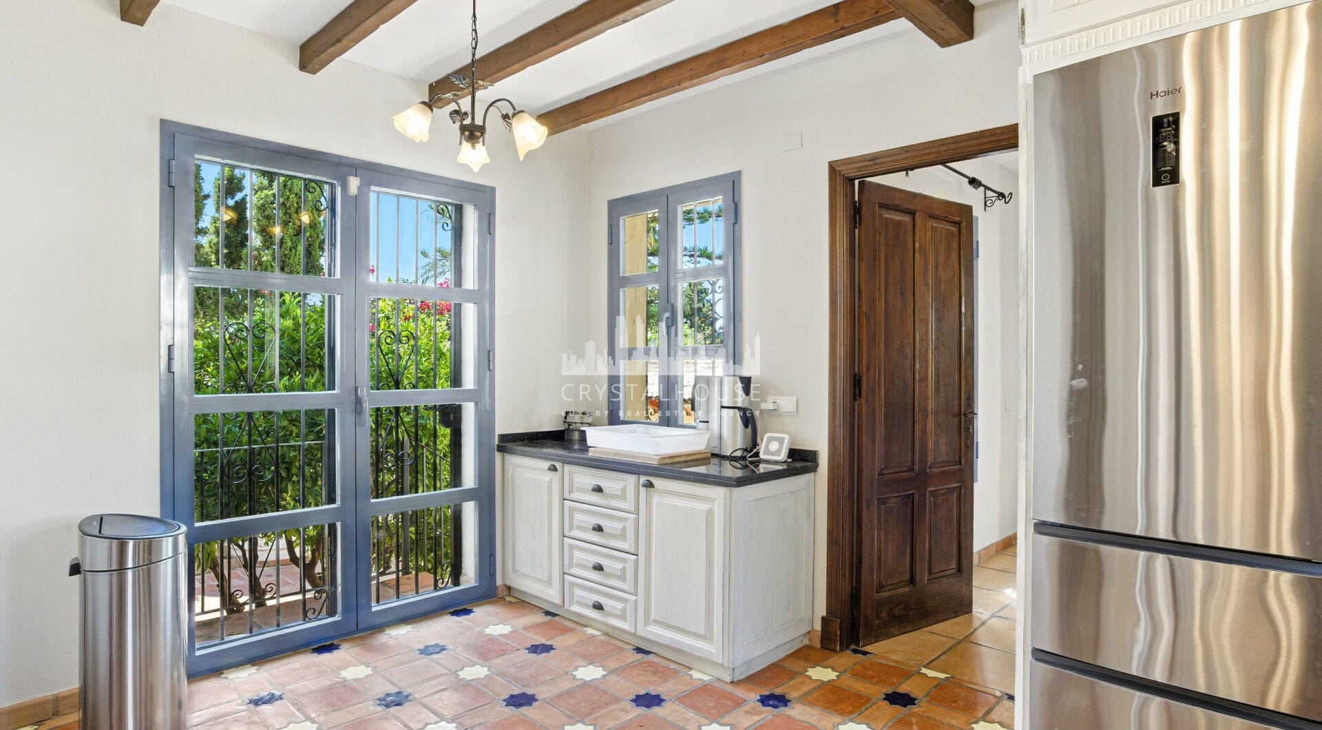 Spacious seven-bedroom, south facing villa with sea views, located in the fantastic area of Estepona