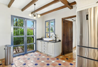 Spacious seven-bedroom, south facing villa with sea views, located in the fantastic area of Estepona