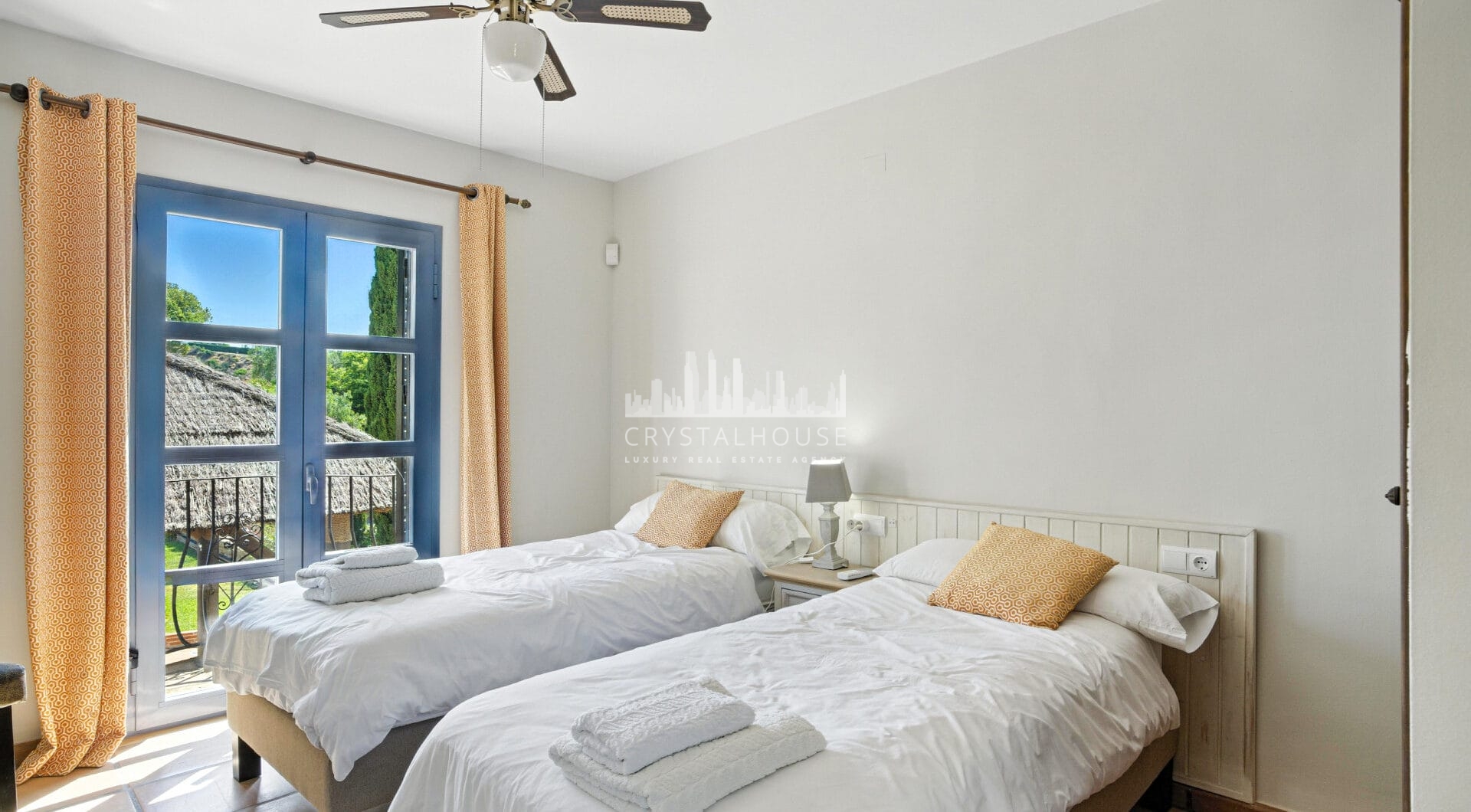 Spacious seven-bedroom, south facing villa with sea views, located in the fantastic area of Estepona