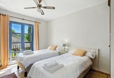 Spacious seven-bedroom, south facing villa with sea views, located in the fantastic area of Estepona