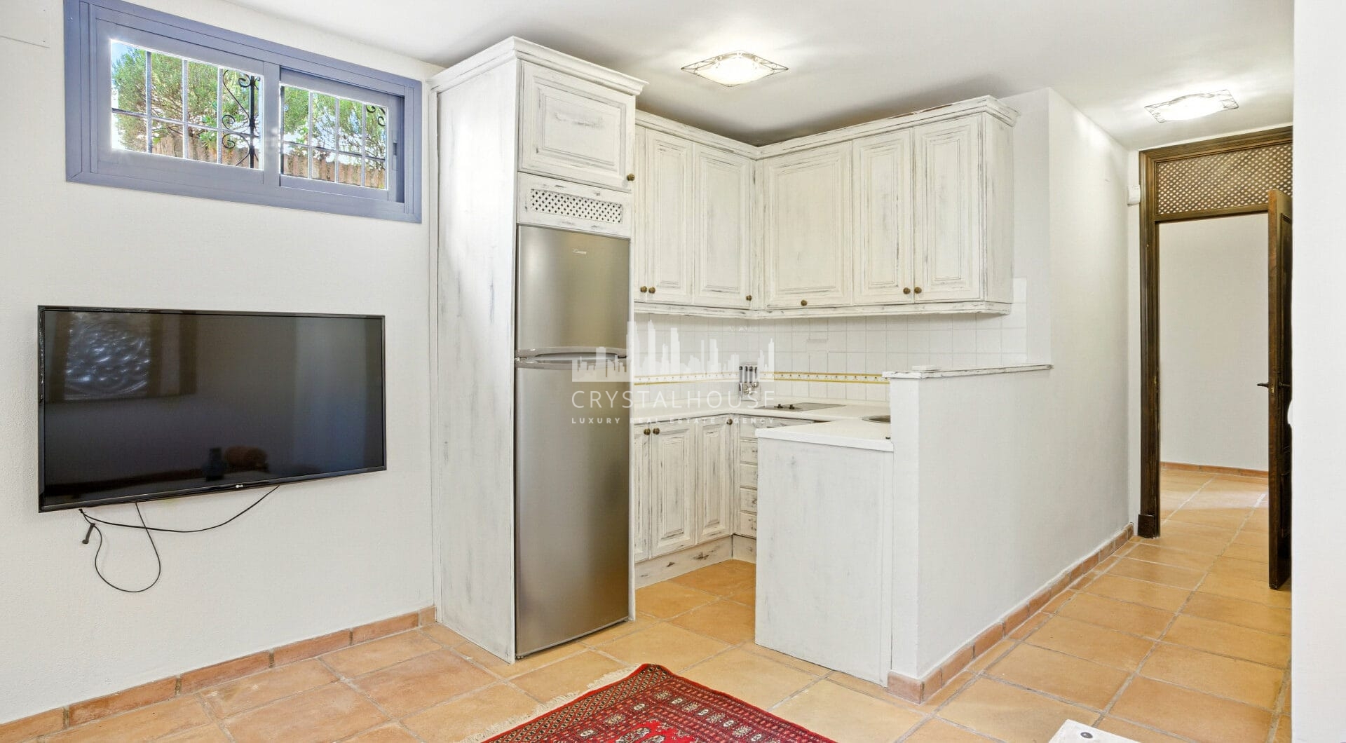 Spacious seven-bedroom, south facing villa with sea views, located in the fantastic area of Estepona
