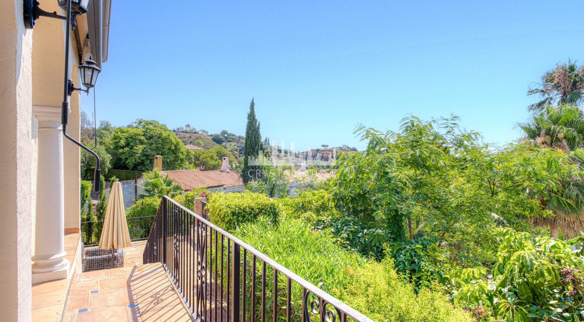 Spacious seven-bedroom, south facing villa with sea views, located in the fantastic area of Estepona