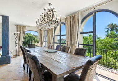 Spacious seven-bedroom, south facing villa with sea views, located in the fantastic area of Estepona