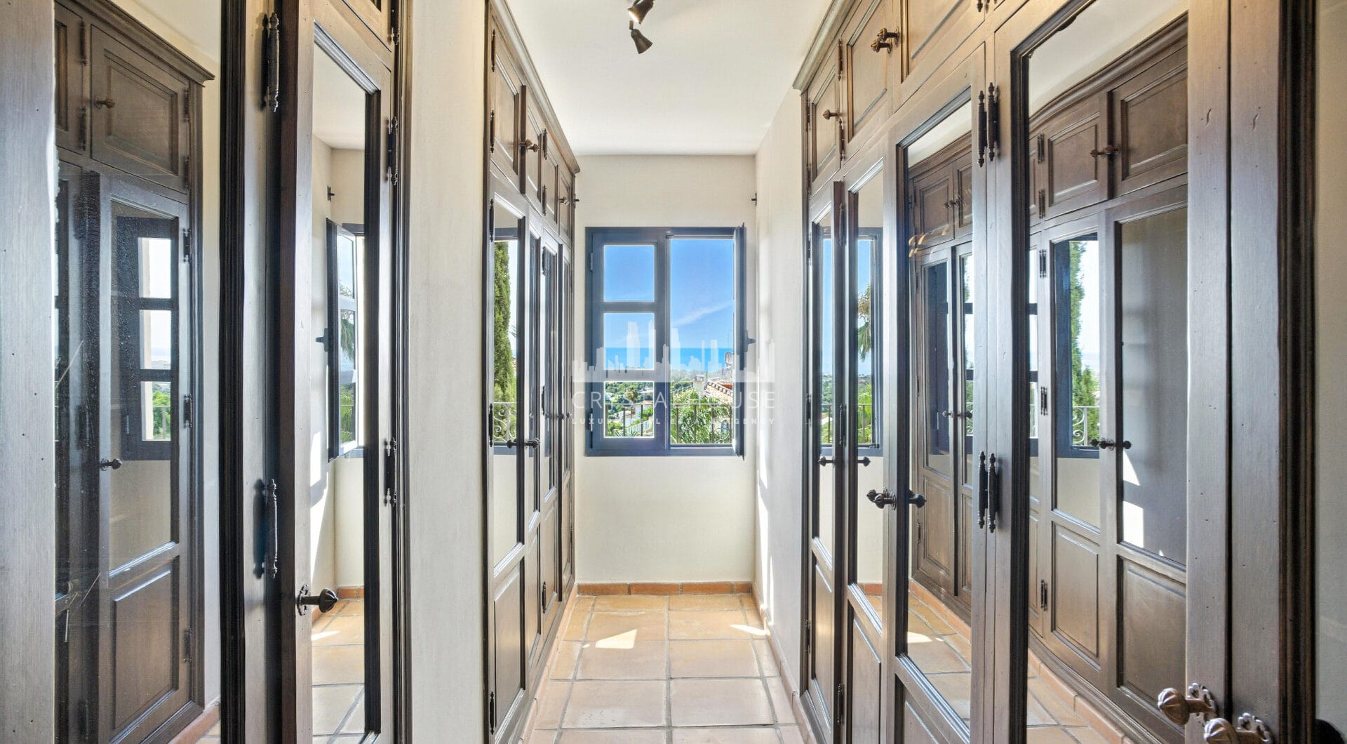 Spacious seven-bedroom, south facing villa with sea views, located in the fantastic area of Estepona