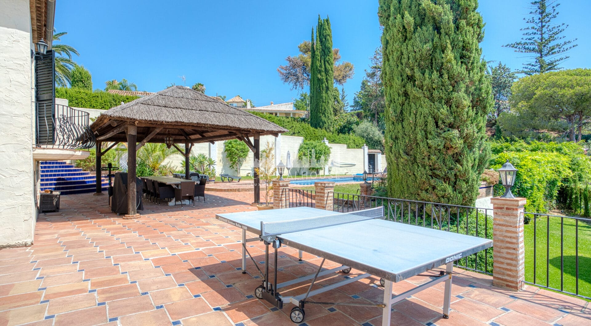 Spacious seven-bedroom, south facing villa with sea views, located in the fantastic area of Estepona