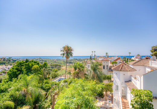 Spacious seven-bedroom, south facing villa with sea views, located in the fantastic area of Estepona