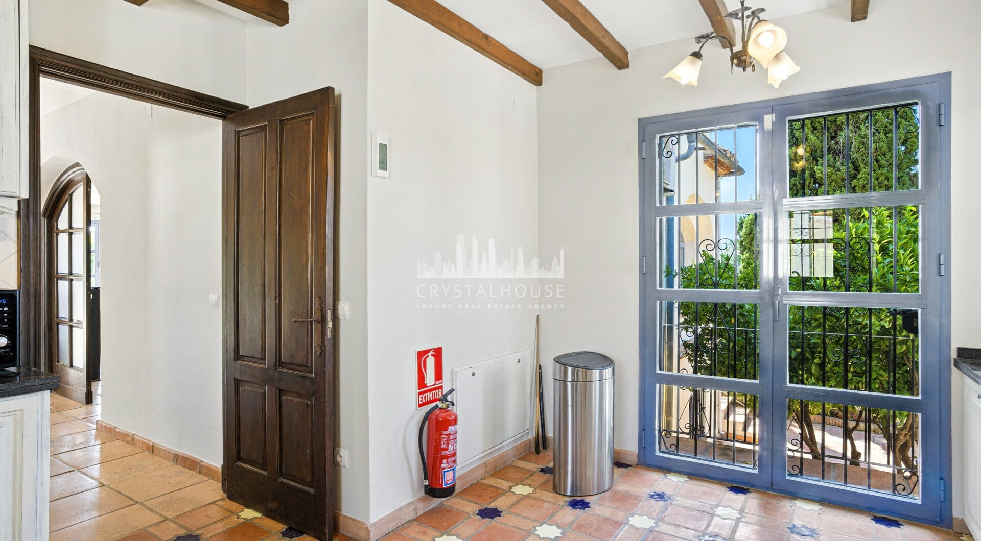 Spacious seven-bedroom, south facing villa with sea views, located in the fantastic area of Estepona