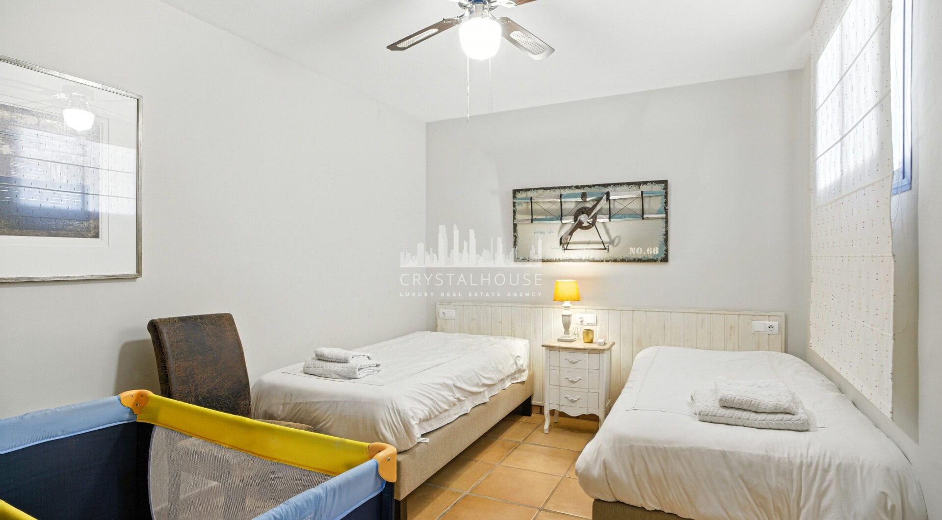 Spacious seven-bedroom, south facing villa with sea views, located in the fantastic area of Estepona