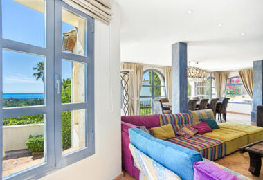 Spacious seven-bedroom, south facing villa with sea views, located in the fantastic area of Estepona