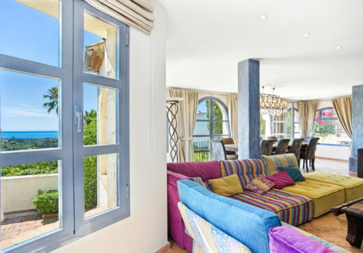 Spacious seven-bedroom, south facing villa with sea views, located in the fantastic area of Estepona