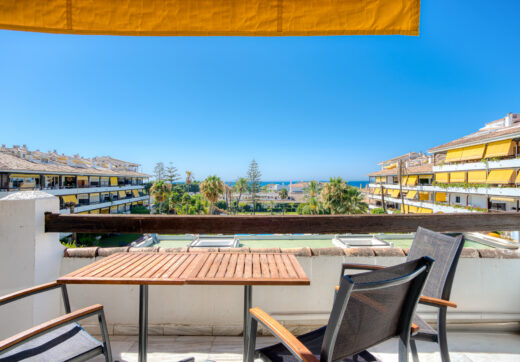 Wonderful south facing. two bedroom duplex penthouse located in the highly sought-after Carolina Park on Marbella’s prestigious Golden Mile