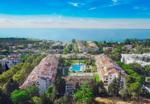 Wonderful south facing. two bedroom duplex penthouse located in the highly sought-after Carolina Park on Marbella’s prestigious Golden Mile