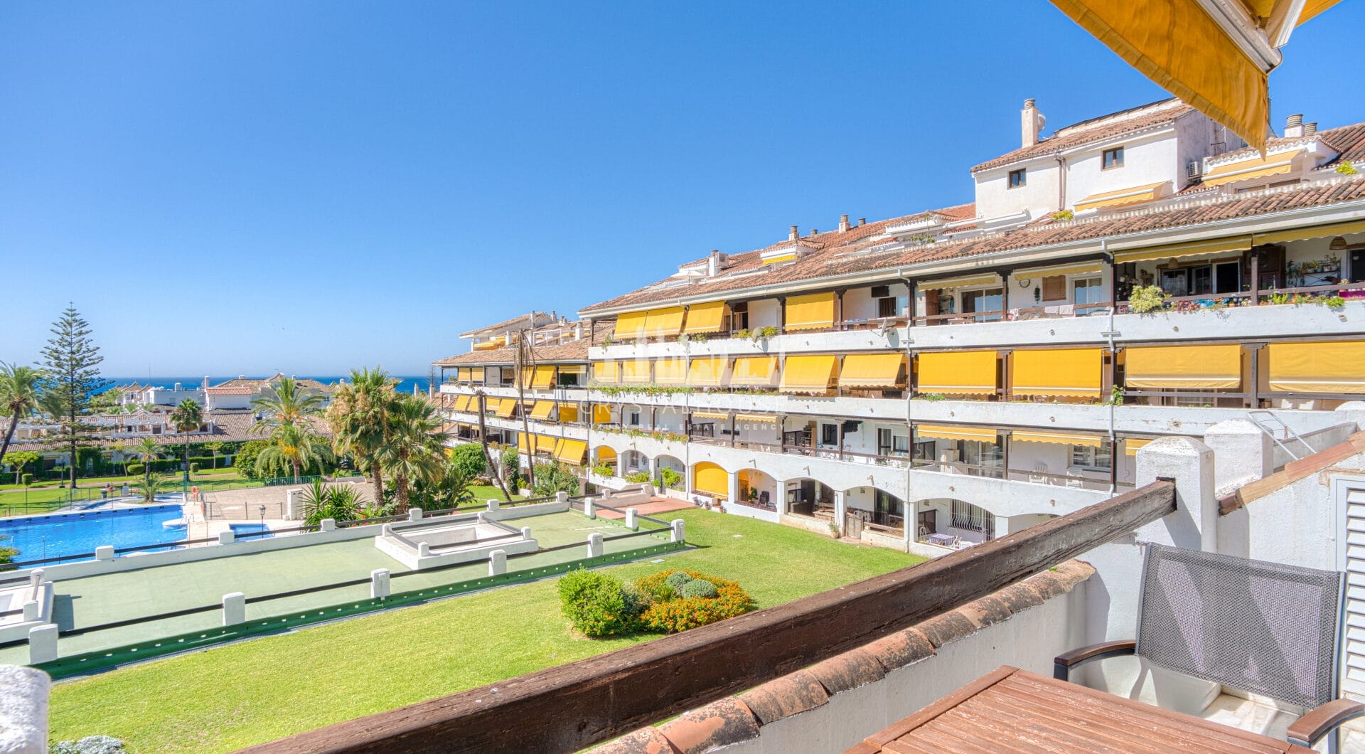 Wonderful south facing. two bedroom duplex penthouse located in the highly sought-after Carolina Park on Marbella’s prestigious Golden Mile