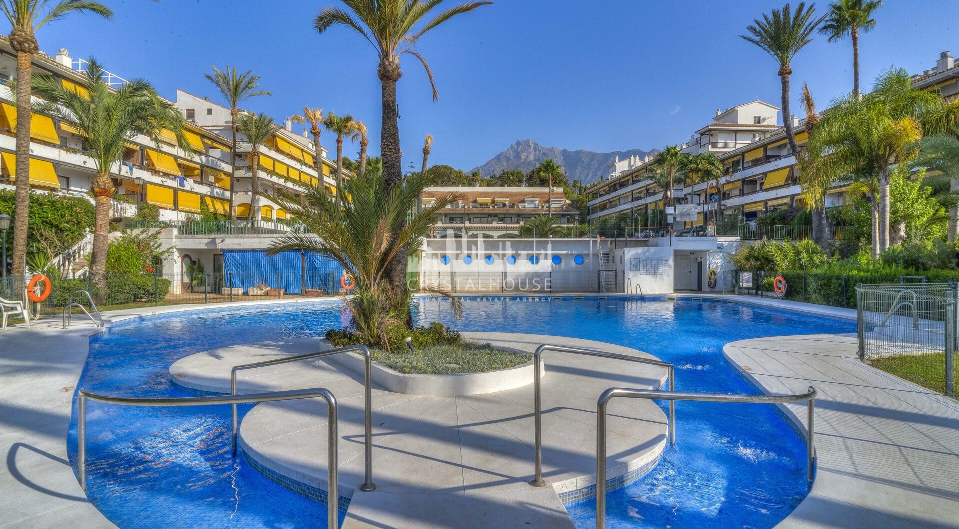 Wonderful south facing. two bedroom duplex penthouse located in the highly sought-after Carolina Park on Marbella’s prestigious Golden Mile