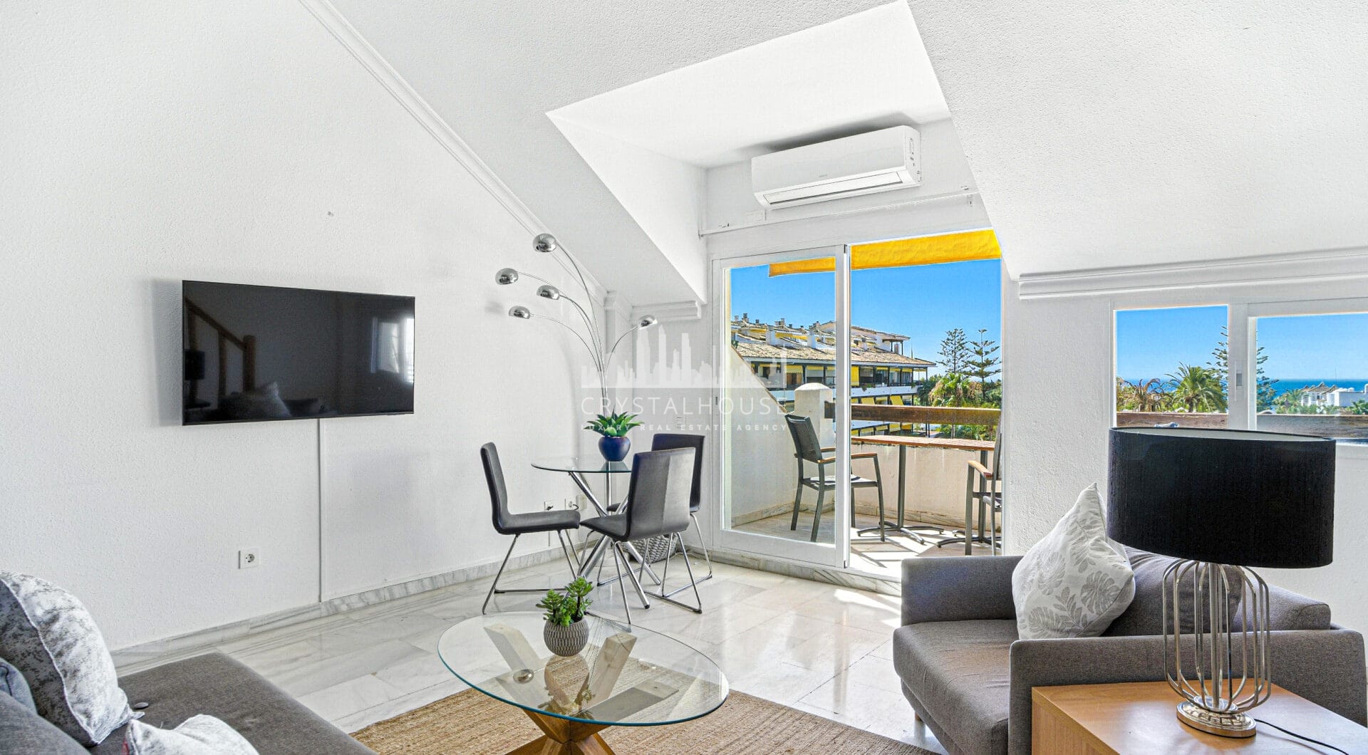 Wonderful south facing. two bedroom duplex penthouse located in the highly sought-after Carolina Park on Marbella’s prestigious Golden Mile