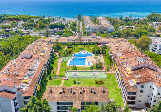 Wonderful south facing. two bedroom duplex penthouse located in the highly sought-after Carolina Park on Marbella’s prestigious Golden Mile