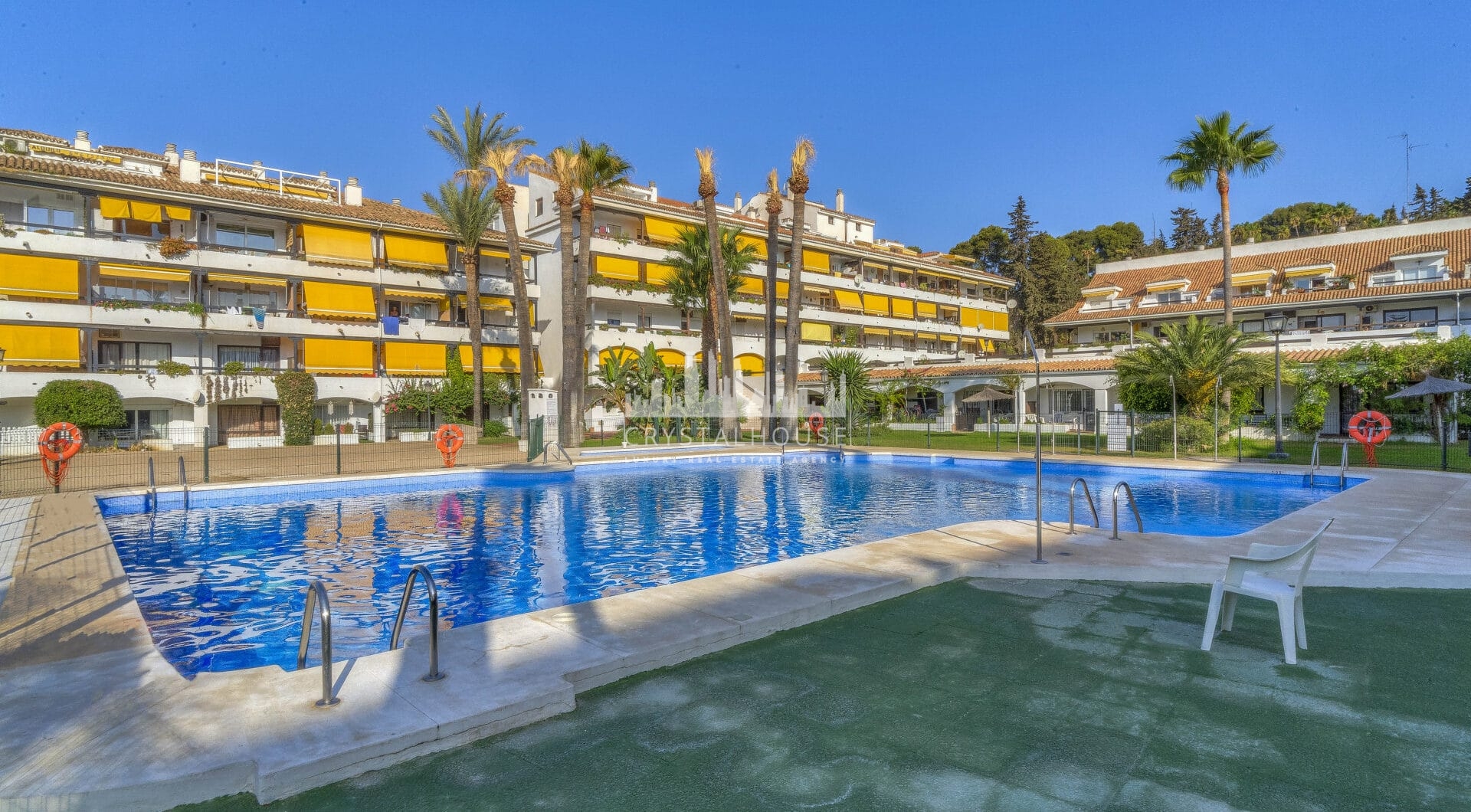 Wonderful south facing. two bedroom duplex penthouse located in the highly sought-after Carolina Park on Marbella’s prestigious Golden Mile