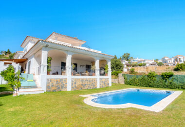 Beautiful five bedroom, Southwest-Facing Villa with Golf Views in Valle Romano (Estepona)