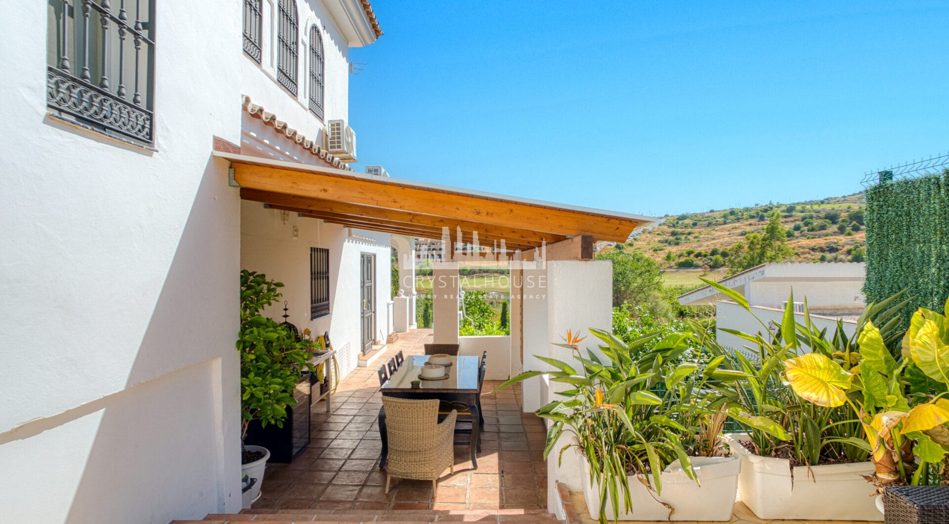 Beautiful five bedroom, Southwest-Facing Villa with Golf Views in Valle Romano (Estepona)