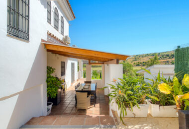 Beautiful five bedroom, Southwest-Facing Villa with Golf Views in Valle Romano (Estepona)