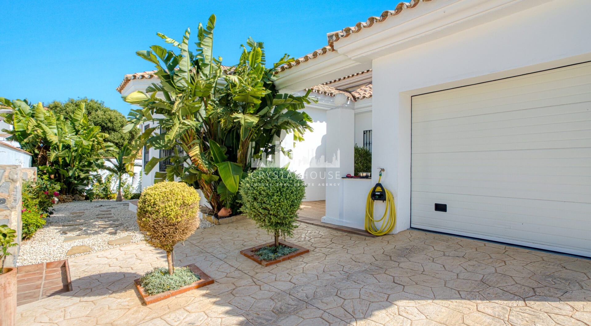 Beautiful five bedroom, Southwest-Facing Villa with Golf Views in Valle Romano (Estepona)