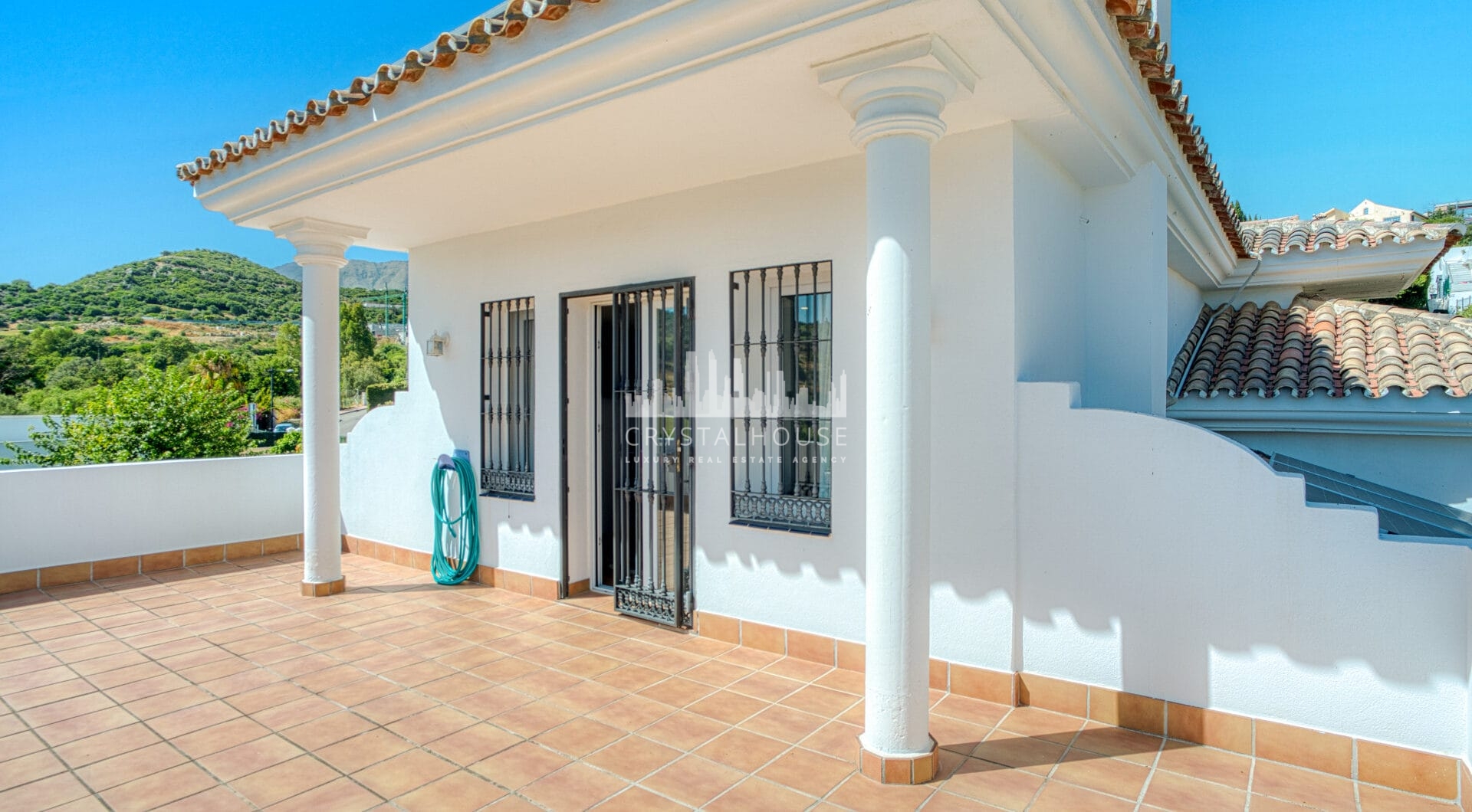 Beautiful five bedroom, Southwest-Facing Villa with Golf Views in Valle Romano (Estepona)