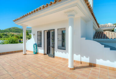 Beautiful five bedroom, Southwest-Facing Villa with Golf Views in Valle Romano (Estepona)
