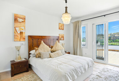 Beautiful five bedroom, Southwest-Facing Villa with Golf Views in Valle Romano (Estepona)