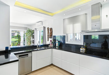 Beautiful five bedroom, Southwest-Facing Villa with Golf Views in Valle Romano (Estepona)