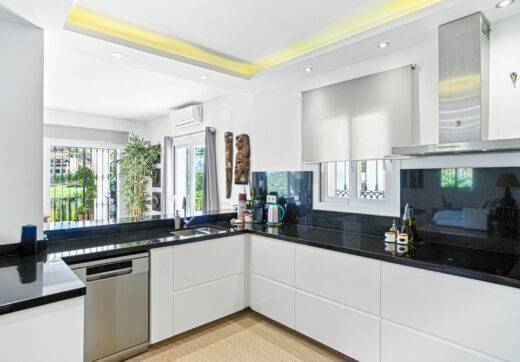 Beautiful five bedroom, Southwest-Facing Villa with Golf Views in Valle Romano (Estepona)