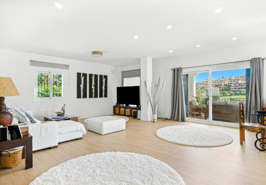 Beautiful five bedroom, Southwest-Facing Villa with Golf Views in Valle Romano (Estepona)