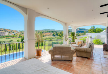 Beautiful five bedroom, Southwest-Facing Villa with Golf Views in Valle Romano (Estepona)