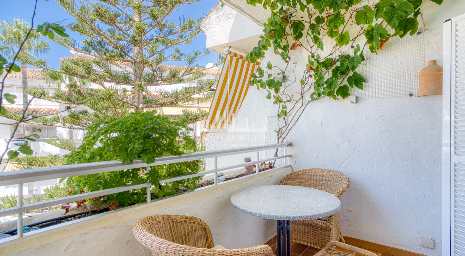 Excellent investment opportunity - south west facing three bedroom, beachfront duplex penthouse located in Playa Real, Marbesa