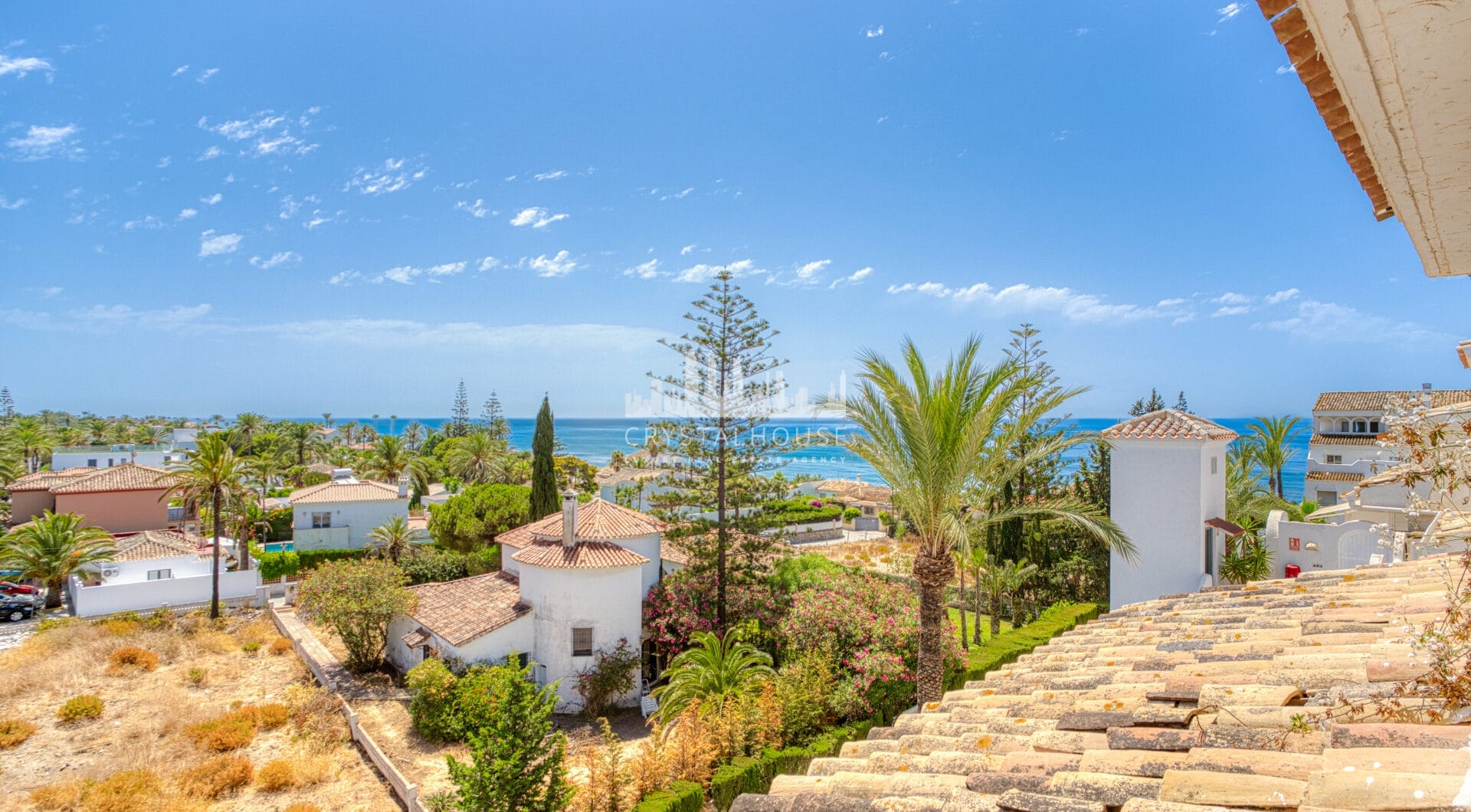 Excellent investment opportunity - south west facing three bedroom, beachfront duplex penthouse located in Playa Real, Marbesa
